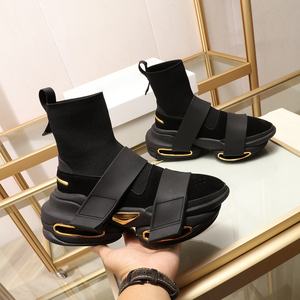 Chaussures de sport pour hommes - Marque de luxe. Chaussures décontractées pour femmes à semelles épaisses et confortables. Chaussures courtes montantes de créateur, style vaisseau spatial. - Product Image 4