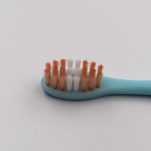 Cepillo de dientes con diseño de león de dibujos animados, cerdas de alta densidad, cepillo de dientes manual para niños, diseño colorido - Product Image 5