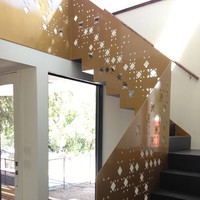 Clôture de sécurité en métal découpée au laser en promotion pour escaliers et balcons – Design élégant pour espaces extérieurs