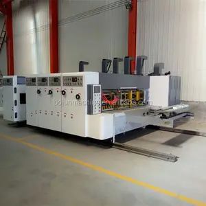 Máquina automática de corte e vinco para impressão de caixas de papelão ondulado com alimentador de corrente