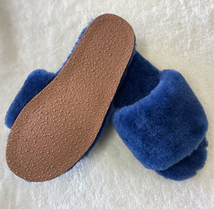 Soffici di colore <span class=keywords><strong>blu</strong></span> pantofole <span class=keywords><strong>in</strong></span> lana Merino sandali personalizzati <span class=keywords><strong>in</strong></span> pelliccia genuina alla moda <span class=keywords><strong>in</strong></span> Shearling per la <span class=keywords><strong>casa</strong></span> pantofola per interni <span class=keywords><strong>in</strong></span> montone pantofole - Product Image 4