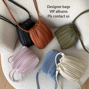 <span class=keywords><strong>PU</strong></span> 褶皱斜挎包 法式设计手机包 拉链开合 女式斜挎包 - Product Image 1