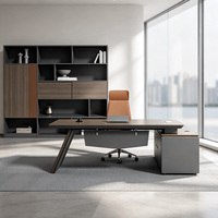 Poste de travail de direction de luxe en L avec double plateau de 60 mm, prise intégrée et armoire latérale, placement gauche ou droit, bureau