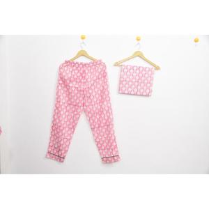 Conjunto de Pijama para Mujer de Alta Demanda con Estampado Artesanal, Ropa de Dormir Vintage de Algodón Satinado, Manga Tres Cuartos, Botones Delanteros, Ropa de Estar por Casa - Product Image 3