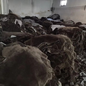 Tappeto in pelle di pecora personalizzato in lana di agnello di colore e dimensioni diverse dal produttore di pellicce animali Australia vera pelle di pecora - Product Image 1