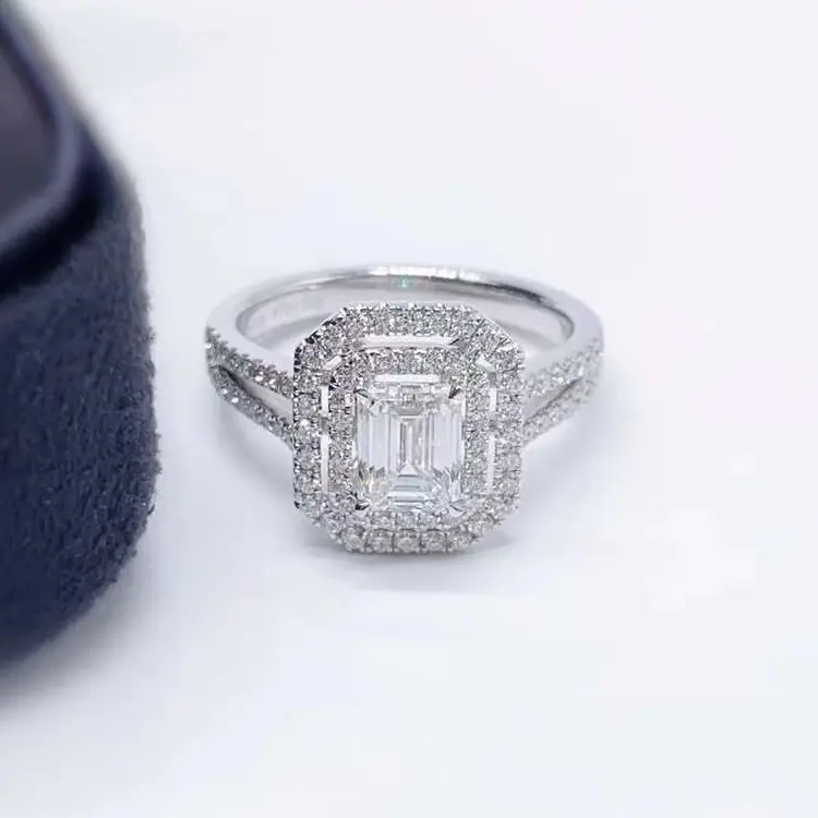 Solid 18K White Gold Emerald Cut Moissanite Diamond Ring Engagement Ring For Good Gift