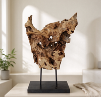 Sculpture artisanale en racine de bois flotté, statue irrégulière en racine d'arbre naturelle sur socle noir, ornement rustique pour la maison et l'hôtel