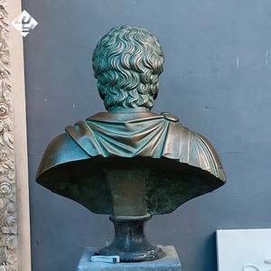 Belle sculpture en bronze de style romain auguste, buste abstrait décoratif de grande taille pour jardin extérieur - Product Image 4
