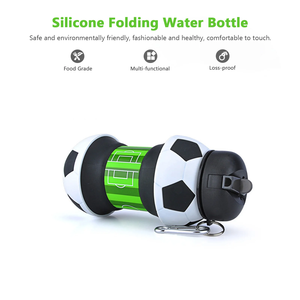 Botella de Agua Plegable de Silicona con Mosquetón, Taza Deportiva para Exteriores Resistente a Caídas y Fugas, Estilo Fútbol Blanco y Negro - Product Image 2