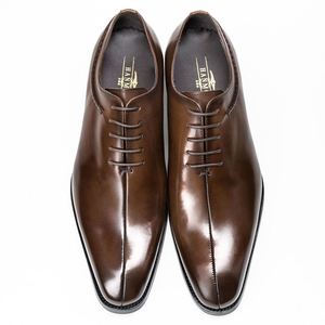 Nouvelles Chaussures Habillées pour Hommes Style Automne - Chaussures de Mariage Luxueuses en Cuir à Bout Pointu Style Anglais à Enfiler avec Lacets - Chaussures Décontractées pour Hommes - Product Image 2