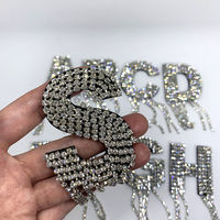 Lettres en strass à repasser sur les vêtements, 26 pièces, A-Z, appliques brodées avec des glands, autocollants pour vêtements