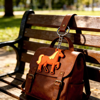 Sac à dos quotidien imperméable et léger pour animaux de ferme, motif cheval de dessin animé, vente en gros, accepte logo personnalisé 2D/3D, mousqueton en PVC