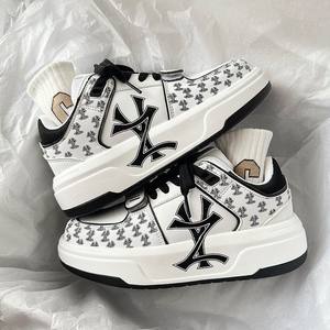 Zapatos de Skateboarding de Diseño de Lujo en Blanco y Negro con Contraste de Color, Parte Superior Baja, Suela de PVC Antideslizante, Aumento de Altura para Hombre y Mujer - Product Image 2