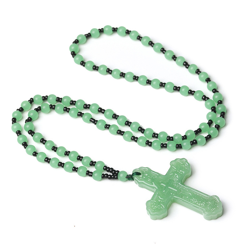 Collier pendentif croix en jade artificiel-vert clair