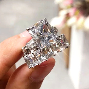 Set di Anelli con Taglio Smeraldo per Donne, Gioielli Eleganti e di Lusso per Matrimoni - Product Image 3