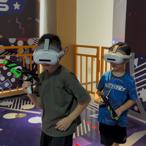 Lunettes intelligentes de réalité augmentée pour simulateur de tir en réalité mixte pour parcs d'attractions et centres de divertissement familial - Product Image 1