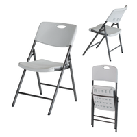Chaise pliante en plastique HDPE empilable portable de capacité de chargement de 650lbs durables de vente en gros d'usine pour des événements extérieurs d'intérieur