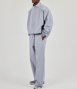 Ensemble survêtement léger coupe oversize en nylon et rayonne avec col cheminée et bordure contrastante, comprenant une veste coupe-vent personnalisée et un pantalon de jogging - Product Image 5
