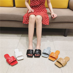 Sandalias Planas de Cuero Suave para Mujer, Moda Verano, Pantuflas de Lujo Cómodas para Dama, Superventas - Product Image 1