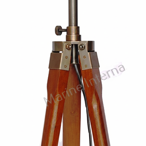 Soporte de trípode de madera con pantalla blanca, Lámpara decorativa de pie clásica con pantalla y bombilla - Product Image 1