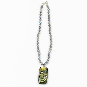 Mala de cuentas de labradorita hecha a mano con colgante Om de labradorita - Abraze la armonía espiritual y la protección - Product Image 2