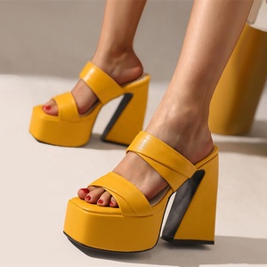 Chaussures d'été confortables en PU à bout carré et talon haut épais pour femmes, pantoufles à semelle épaisse, pantoufles à enfiler, taille 46, 2022 - Product Image 1