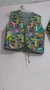 Chaqueta acolchada Kantha Floral transpirable hecha a medida con concha de seda de estilo vintage y forro de algodón para tiendas de moda boutique - Product Image 3