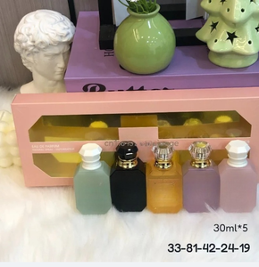 Perfume Líquido Eau de Parfum al por Mayor, Set de 4 x 30 ml, Caja de Regalo Premium, Mini Perfume en Spray de Larga Duración para Mujer, Aroma Floral y Frutal Moderno - Product Image 2