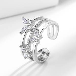 Anello Elegante e Delicato a Forma di Farfalla in Ottone Placcato Argento con Temperamento Dolce e Zirconi Brillanti Micro-Incastonati - Product Image 2