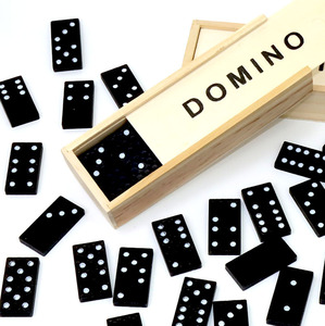 New Nhỏ Khối Mini Bằng Gỗ Dominoes Quà Tặng Bằng Gỗ <span class=keywords><strong>Domino</strong></span> Trò Chơi Tùy Chỉnh Khắc Rồng Logo Dominoes Đôi 6 Train Đồ Chơi Set Cho Bán - Product Image 2