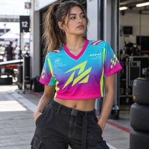 Haut de course pour femme à manches courtes, col en V, en tissu maillé respirant et à séchage rapide, avec impression par sublimation intégrale personnalisée, style moto dégradé - Product Image 1