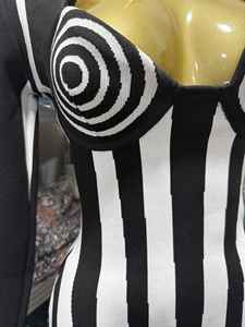 Abito Aderente <span class=keywords><strong>a</strong></span> Maniche Lunghe con Stampa <span class=keywords><strong>a</strong></span> Spirale <span class=keywords><strong>a</strong></span> <span class=keywords><strong>Righe</strong></span> Bianche <span class=keywords><strong>e</strong></span> Nere alla Moda Mini Abito per Club Feste Eventi <span class=keywords><strong>e</strong></span> Incontri Informali - Product Image 3