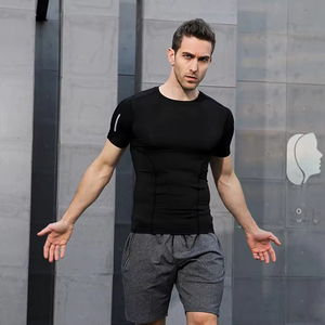 T-shirt de sport léger pour homme en maille, 100 % polyester, uni, vêtements de fitness, t-shirt à séchage rapide pour la salle de sport - Product Image 1