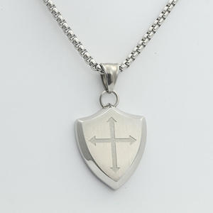 Nouveauté : pendentif en acier inoxydable pour homme, croix, bouclier, armure <span class=keywords><strong>de</strong></span> Dieu, gravé d'un verset biblique, résistant à la décoloration, bijoux <span class=keywords><strong>de</strong></span> foi, vente en gros - Product Image 1