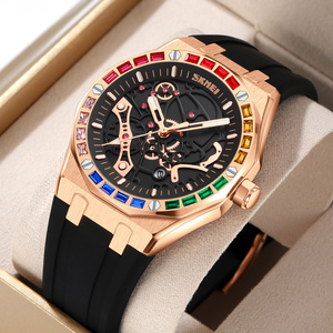 Montre en cristal arc-en-ciel brillant SKMEI, squelette en or rose, montre en silicone étanche pour hommes - Product Image 1