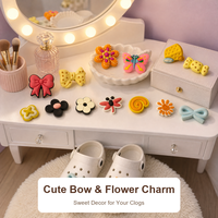 Ensemble de breloques pour chaussures en forme d'animaux mignons, en PVC, personnalisables, décorations LED pour l'été et la plage, avec chaînes à boutons, boucles et fleurs