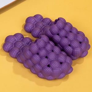 Claquettes à bulles pour hommes et femmes, ultra amusantes, avec semelle épaisse en EVA souple, antidérapantes, style balle de golf, pour spa, avec coussin de massage effet litchi - Product Image 6