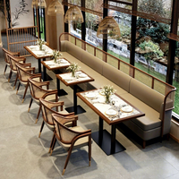 Ensemble table et chaises de restaurant commercial en bois massif et plateau en marbre, style minimaliste moderne, tailles personnalisables pour café-bar