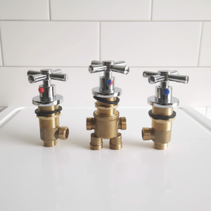 Rubinetto per <span class=keywords><strong>Vasca</strong></span> e <span class=keywords><strong>Doccia</strong></span> in Rame Lucidato Cromato con Valvola in Ceramica, Maniglia <span class=keywords><strong>a</strong></span> Croce per Acqua Calda/Fredda - Product Image 2