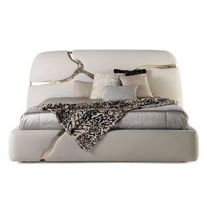 <span class=keywords><strong>Letto</strong></span> in Vera Pelle di Lusso Leggero Italiano, Arredamento di Design Italiano, <span class=keywords><strong>Letto</strong></span> Matrimoniale Grande Dorato per Villa, <span class=keywords><strong>Letto</strong></span> da <span class=keywords><strong>Montagna</strong></span> per Camera da <span class=keywords><strong>Letto</strong></span> Principale - Product Image 5