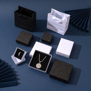 Boîte à bijoux haut de gamme avec couvercle supérieur et inférieur dorés, doublure en éponge, finition brillante, boîte d'emballage pour boucles d'oreilles, collier, bracelet - Product Image 1