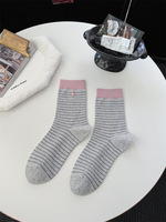 Chaussettes tricotées mi-mollet style vintage tendance pour femme, douces et confortables, idéales pour le quotidien – Vente en gros directe usine