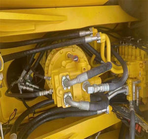 Excavatrice Komatsu Pc450-8 d'occasion, modèle 2016, bon état, poids opérationnel de 45 tonnes, godet de 2,1 m, moteur, boîte de vitesses, moteur électrique - Product Image 6