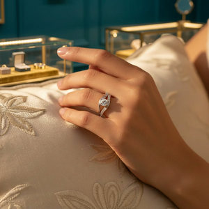 Bague de fiançailles classique en argent 925 avec zircon, taille brillant rond, sertie à griffes, motif floral tendance pour femme, bijoux fins certifiés - Product Image 4