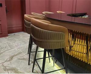 Chaise <span class=keywords><strong>de</strong></span> <span class=keywords><strong>bar</strong></span> blanche moderne <span class=keywords><strong>de</strong></span> haute qualité en acier inoxydable et cuir PU <span class=keywords><strong>pour</strong></span> salles à manger, restaurants familiaux, hôtels, salons - Product Image 3