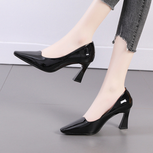 Escarpins Femme Été 2026 Nouveaux à Bout Pointu et Talon Épais en Cuir Verni à Talon Moyen - Product Image 4