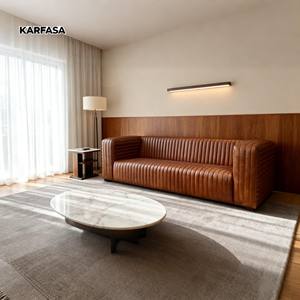 أريكة جلدية حديثة بثلاثة مقاعد لغرفة المعيشة والفنادق، أثاث منزلي فاخر قابل للتخصيص في الحجم واللون - Product Image 2