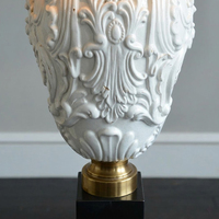Lampe sur pied en laiton antique robuste, métal massif, style classique européen orné, base E27