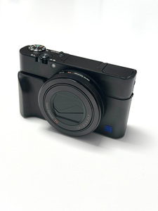 Appareil photo numérique compact premium Sony RX100 III 4K d'occasion, 20,1 MP - Product Image 2