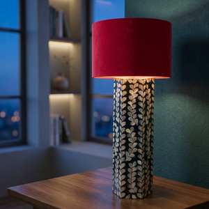 Lampe de table électrique en nacre avec source de lumière LED, design artisanal incrusté de coquillages, intensité réglable pour une décoration intérieure sophistiquée - Product Image 3